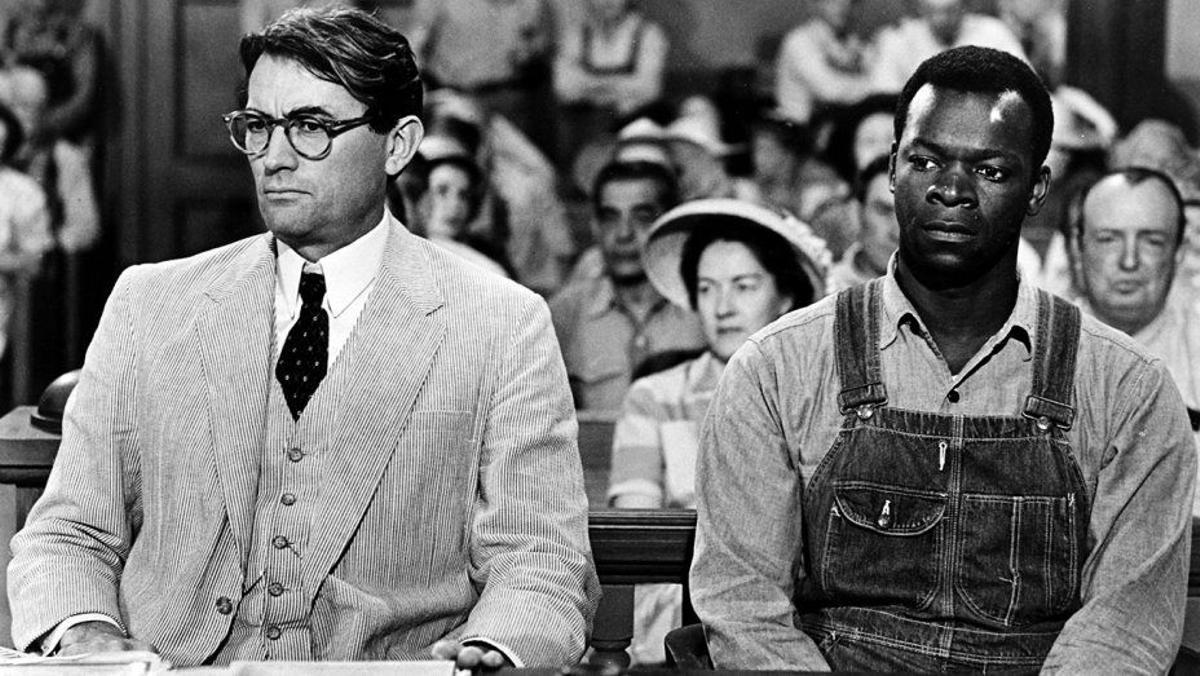 Gregory Peck, un inolvidable Atticus Finch, junto a su defendido Tom Robinson (Brock Peters) en 'Matar a un ruiseñor'.
