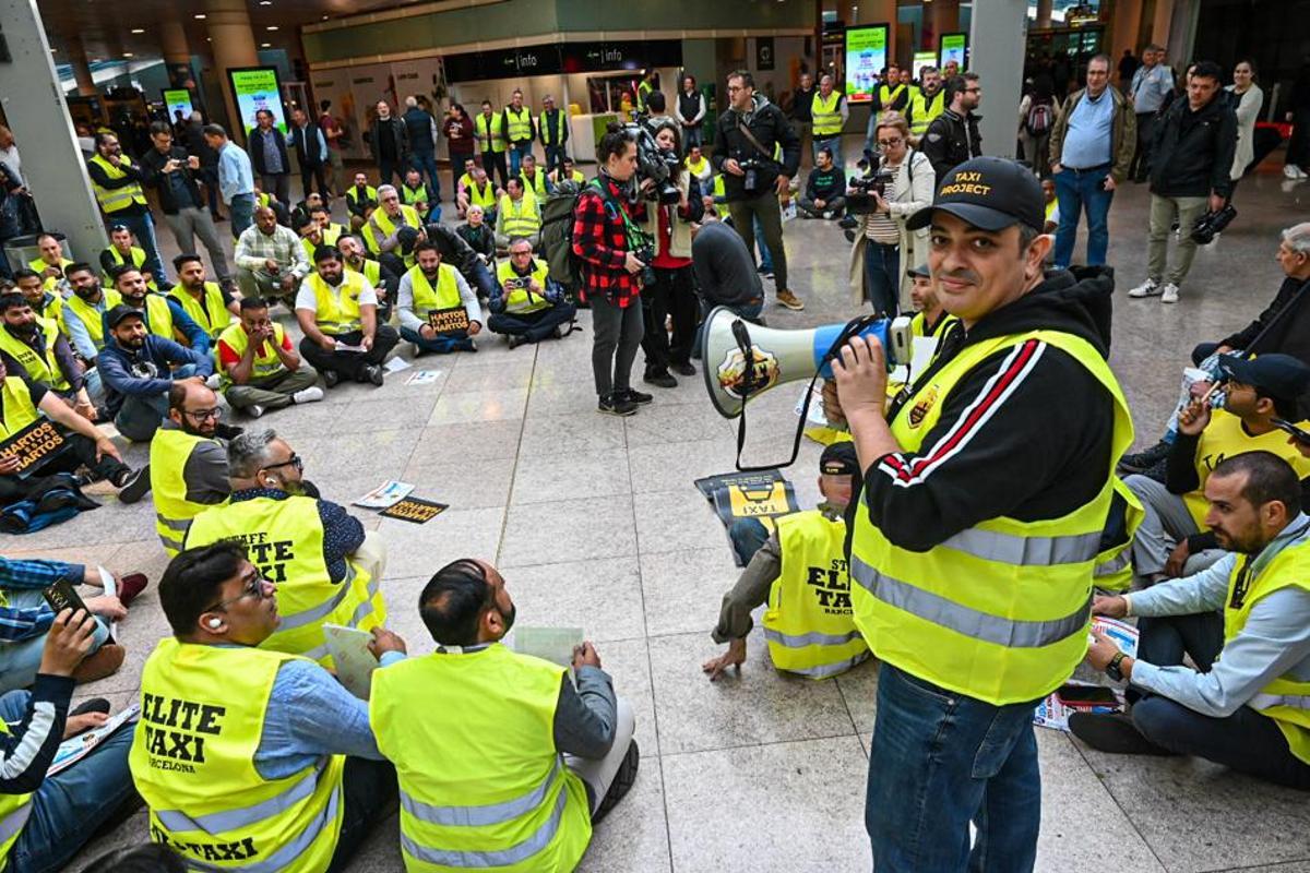 Protesta de taxis en el aeropuerto de Barcelona