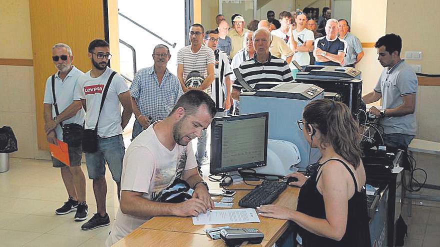 El Castellón supera los 8.000 abonados a la espera de fichajes.