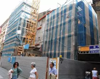 La obra del edificio de viviendas municipales de Pontejos se prolongará seis meses más
