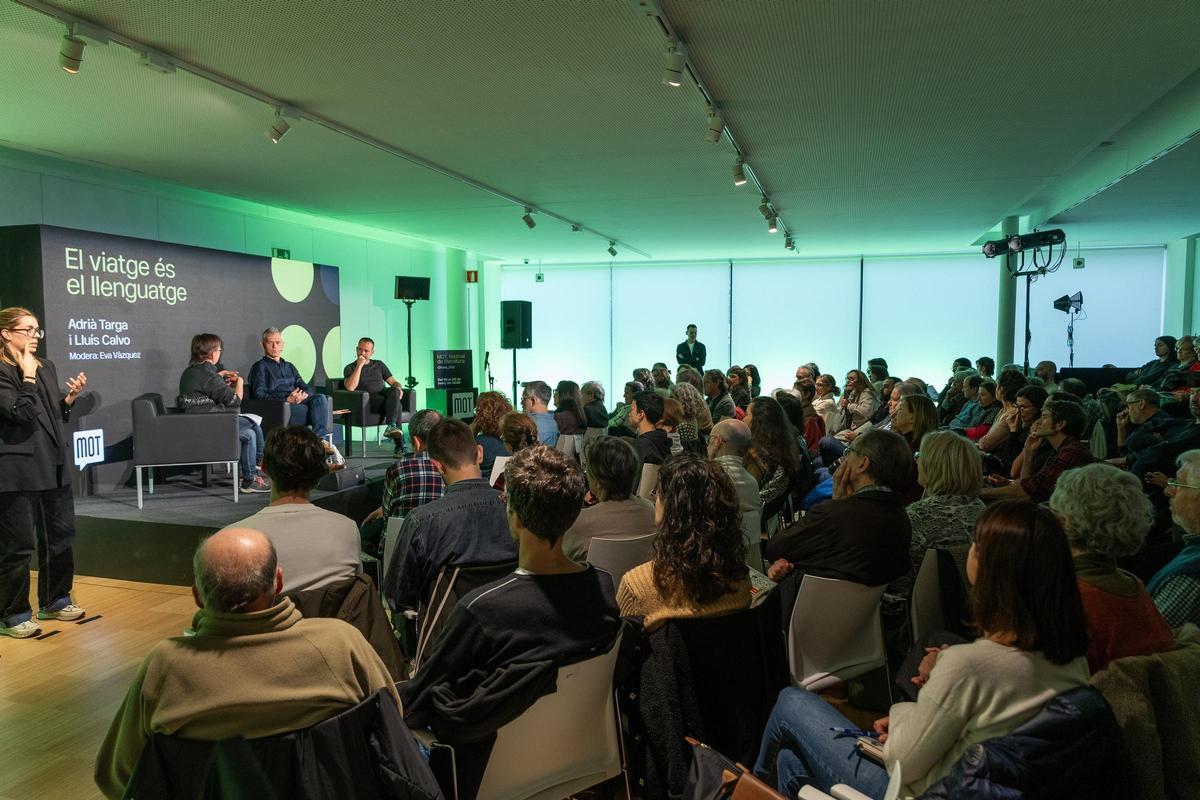 Una de les converses de la 12a edició del festival MOT amb Adrià Targa i Lluís Calvo a Girona.