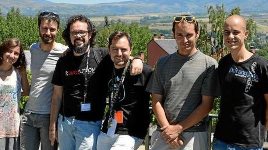 El director del festival, Jordi Forcada, tercer per la dreta amb companys de l&#039;organització, ahir, a Puigcerdà