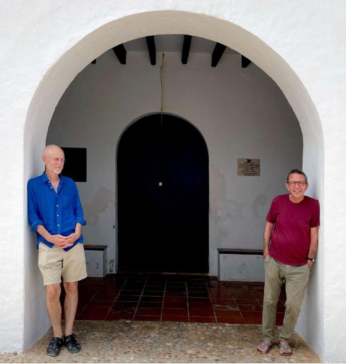 Michael Moran y Elías Torres en 2022, en la iglesia del Pilar de la Mola