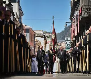 El obispo firma el decreto que da vía libre a las procesiones