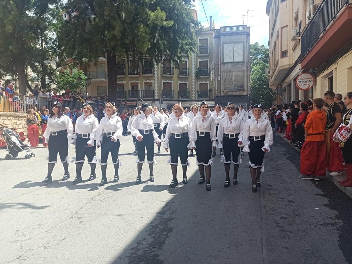 Las Estudiantes que han estrenado el traje femenino en el Traslado de San Antón.