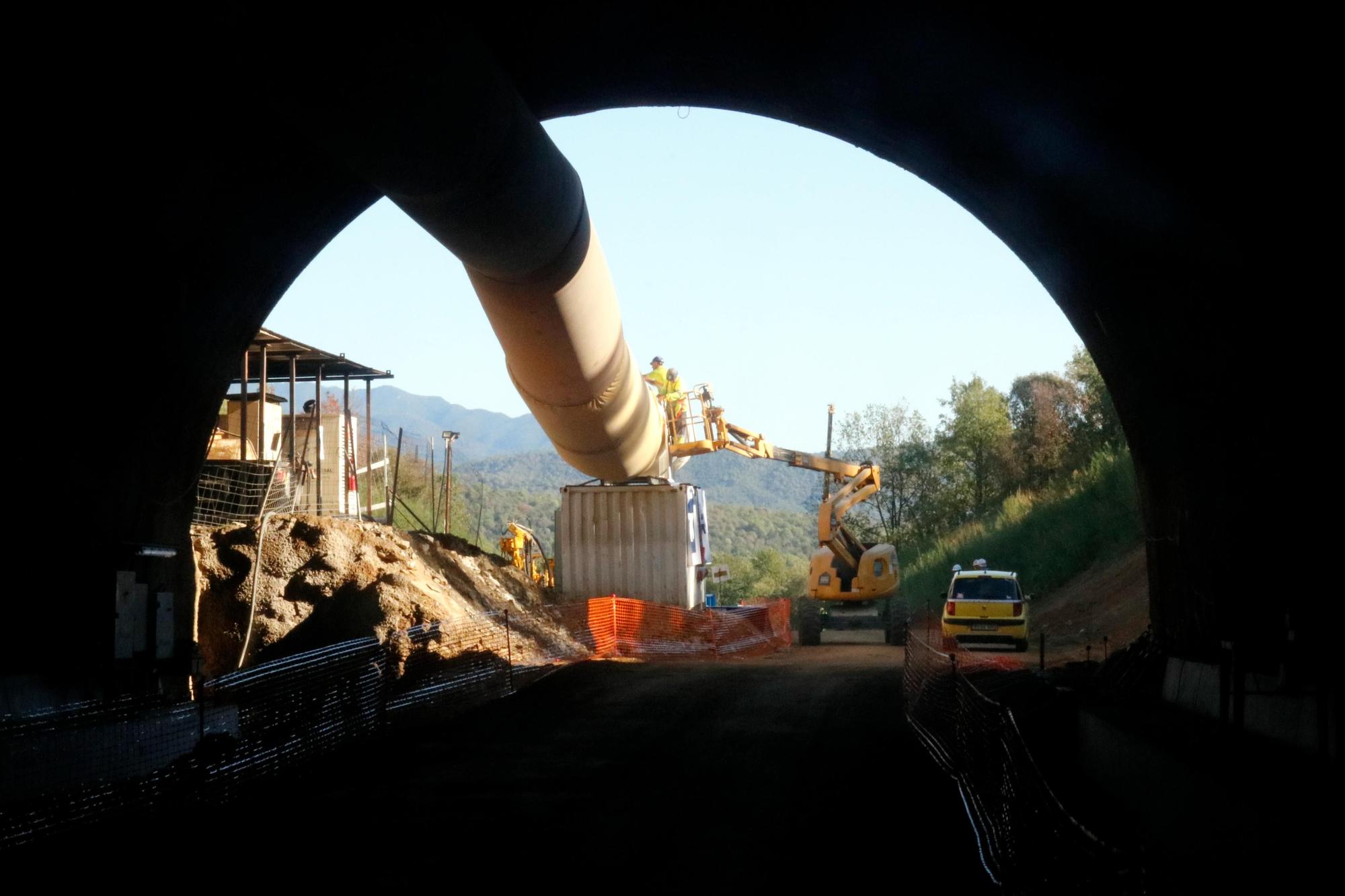 Acaben la perforació del túnel de la variant d'Anglès