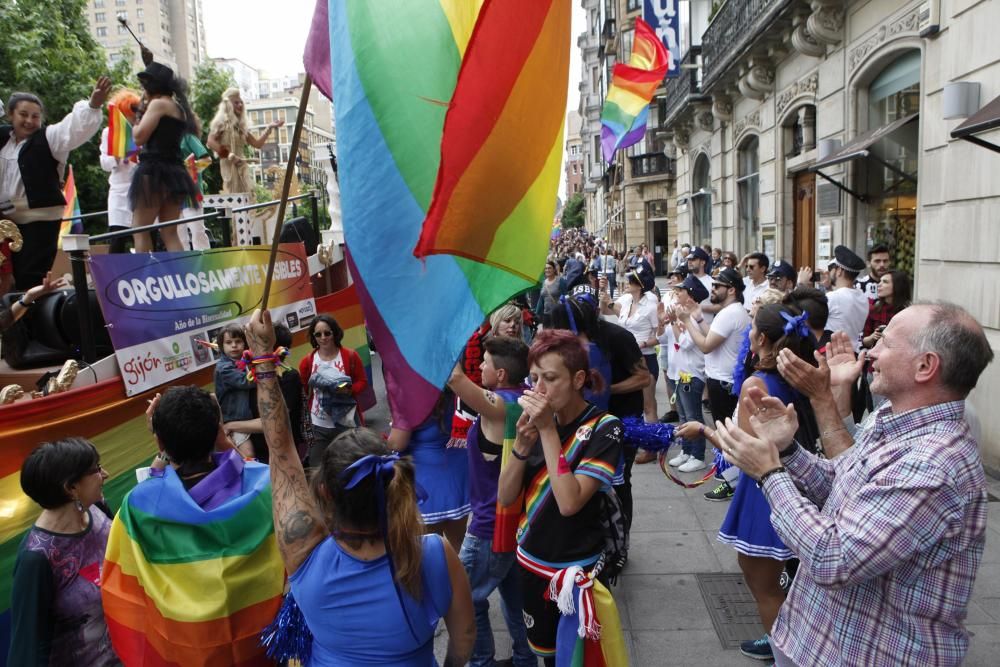 Desfile del orgullo LGTB por las calles gijonesas