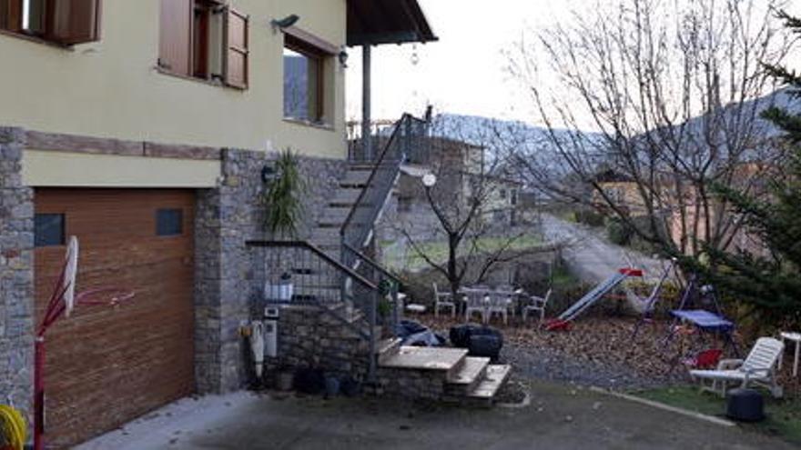 Exterior de la casa de la família de la Nadia Nerea, a Fígols, a l&#039;Alt Urgell.