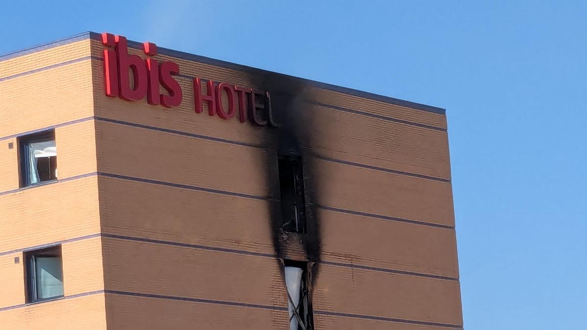 Fachada norte del hotel Ibis, este lunes, 1 de junio.