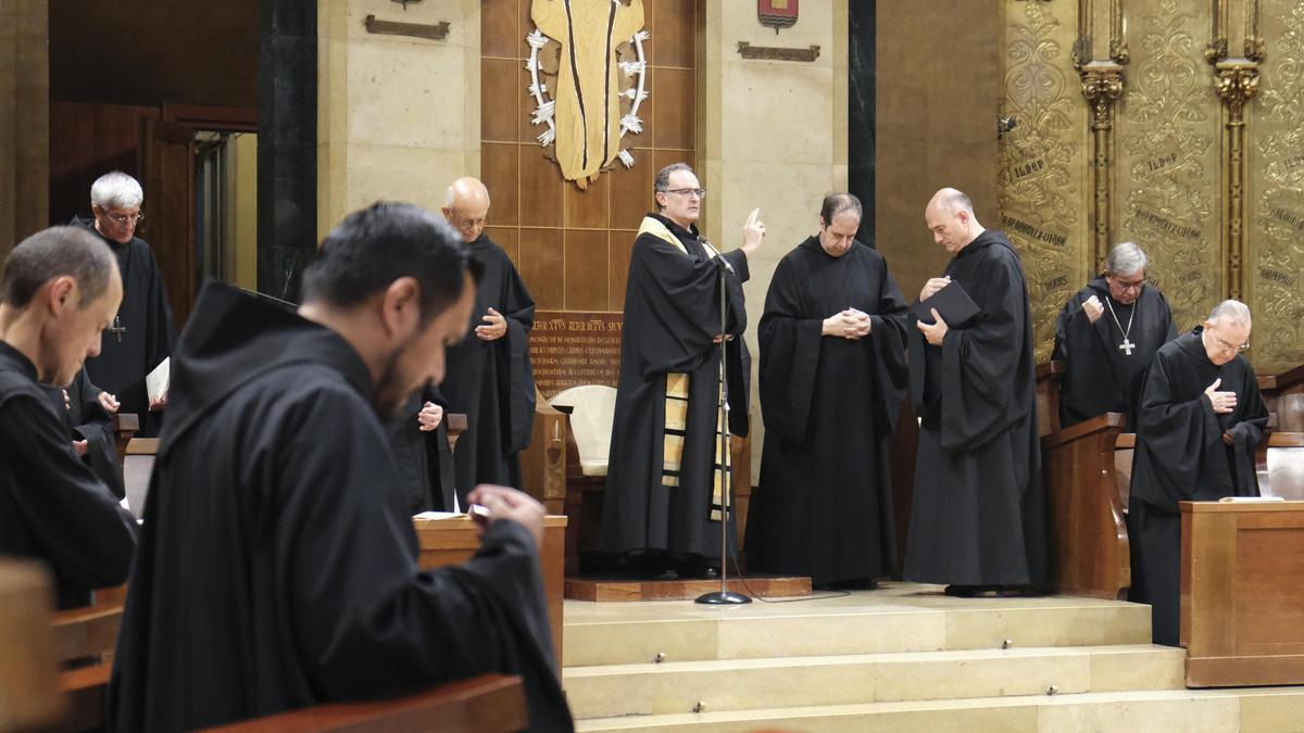 L'abat presidint una de les celbracions religioses a la basílica