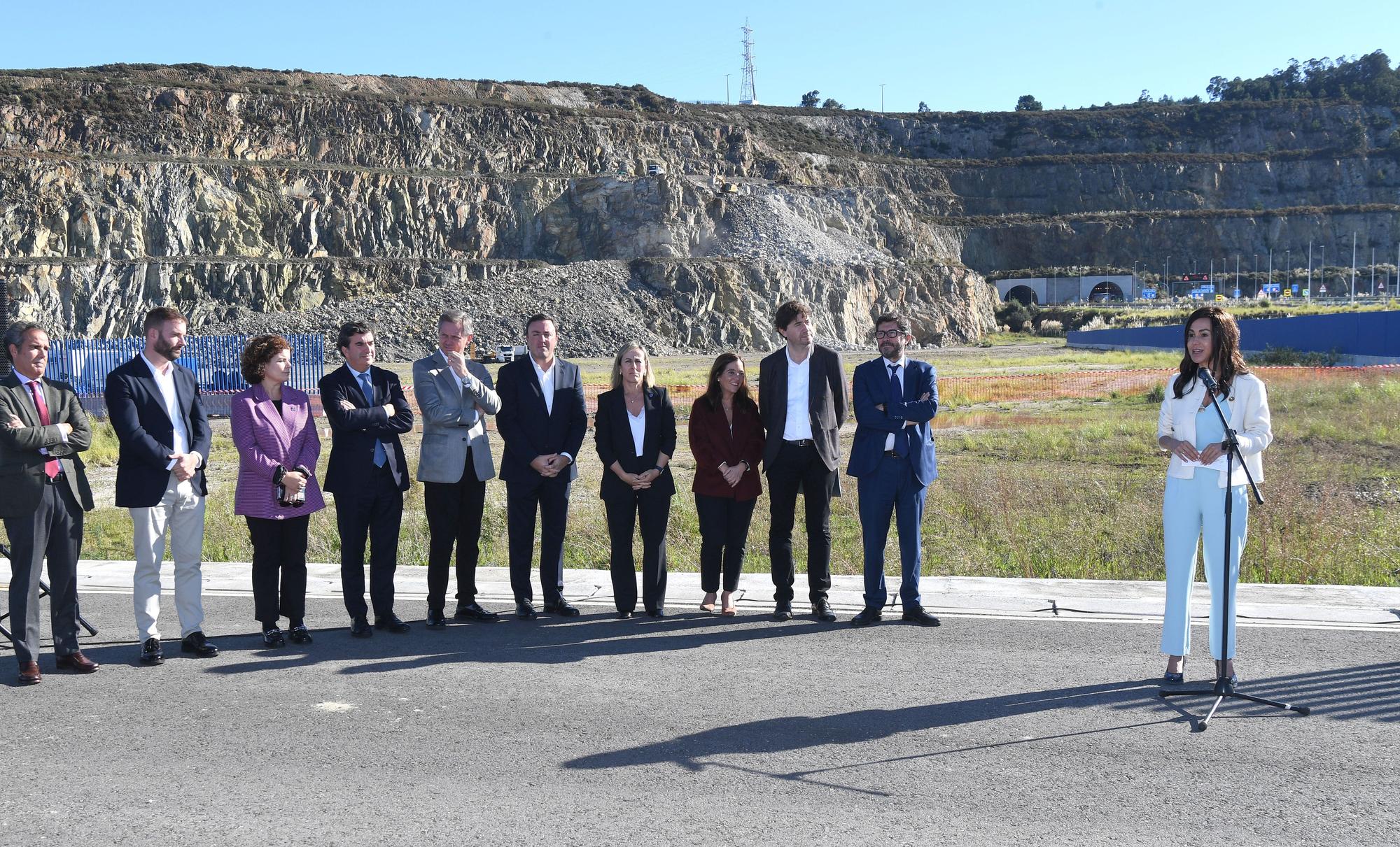 El tren a Langosteira avanza con la primera voladura en un túnel