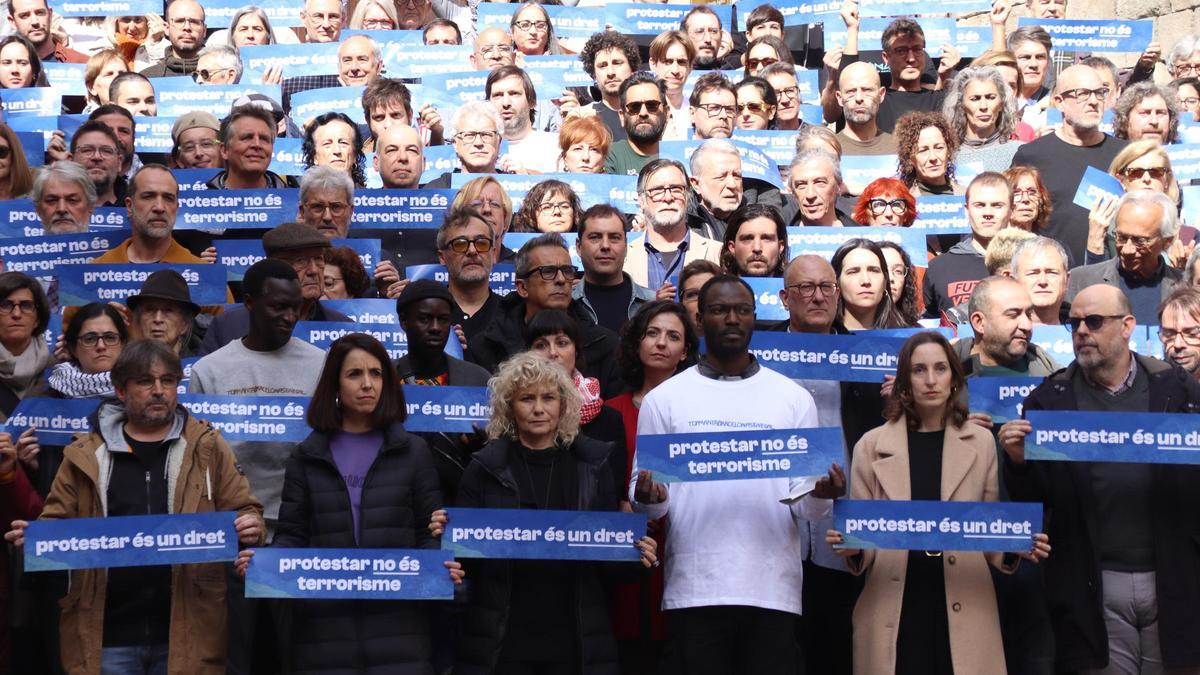 Representantes de la sociedad civil catalana rechazan que se vincule el independentismo con el terrorismo.