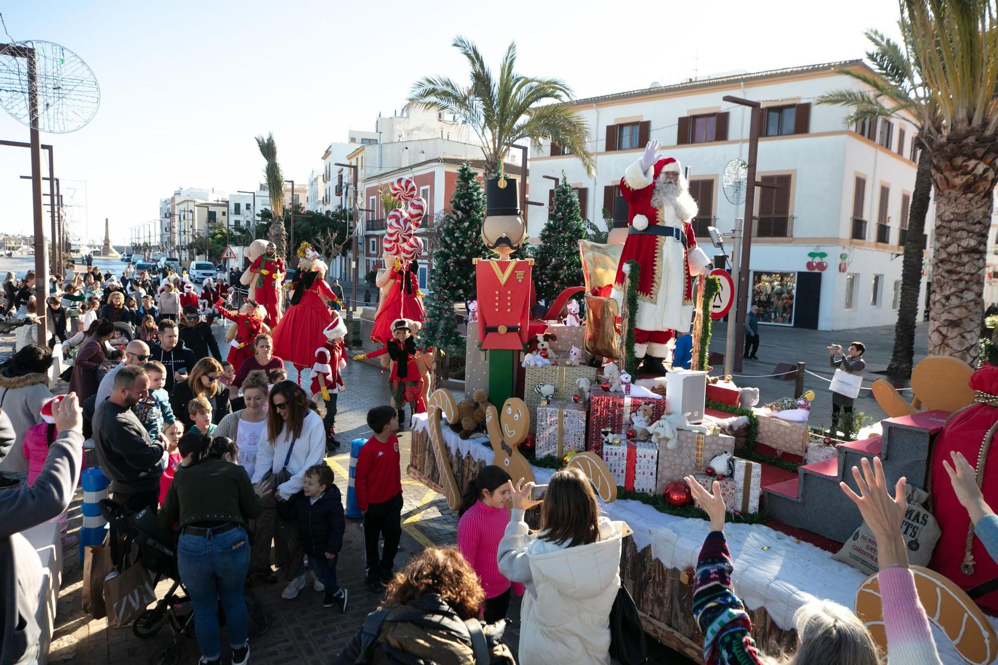Todas las imágenes de la llegada de Papá Noel a Ibiza