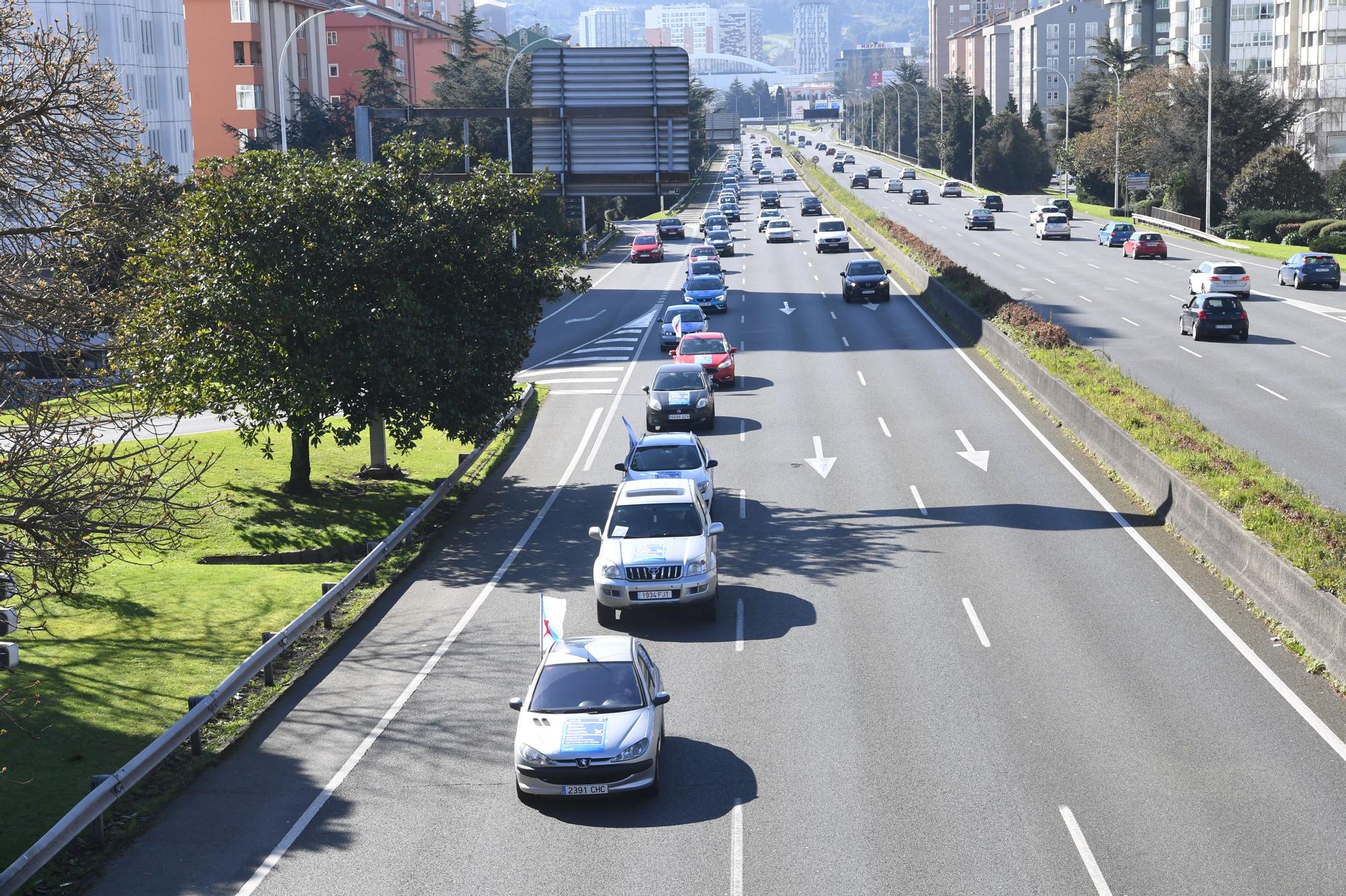 Una caravana convocada por el BNG marcha por A Coruña para reclamar el fin de la "estafa" de la AP-9