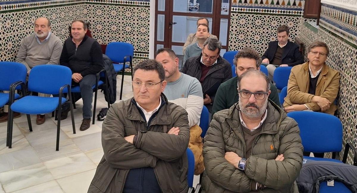 Empresarios de Puente Genil asistentes a la reunión con la Junta sobre el POTA.