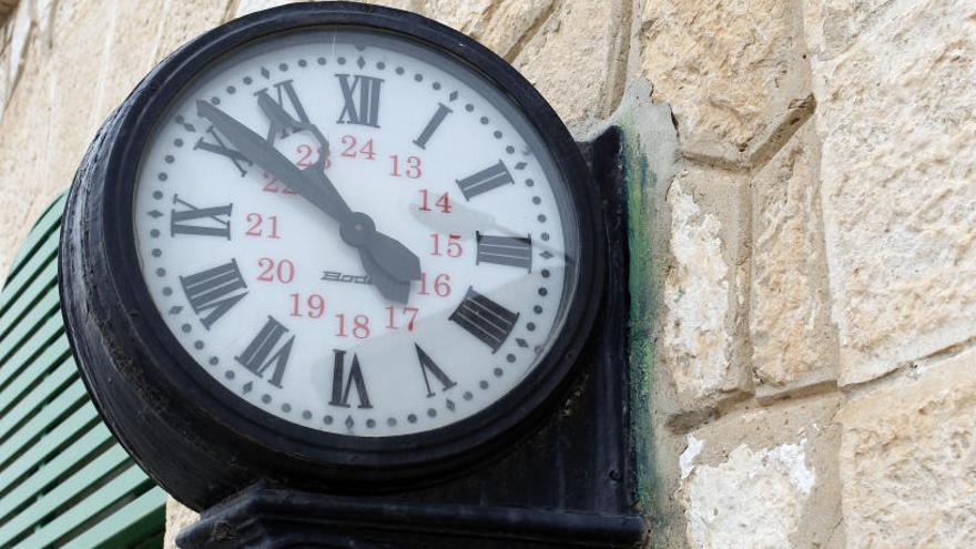 10 curiosidades sobre por qué los minuteros dan una vuelta entera en las esferas del reloj