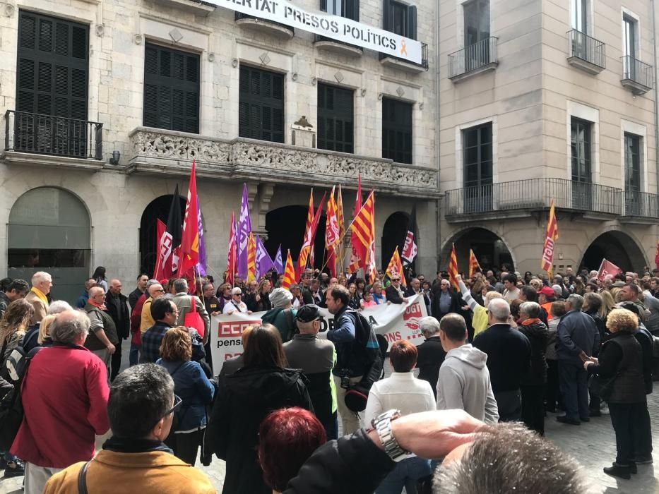 Més de 2.000 gironins es mobilitzen contra «l'estafa» de les pensions