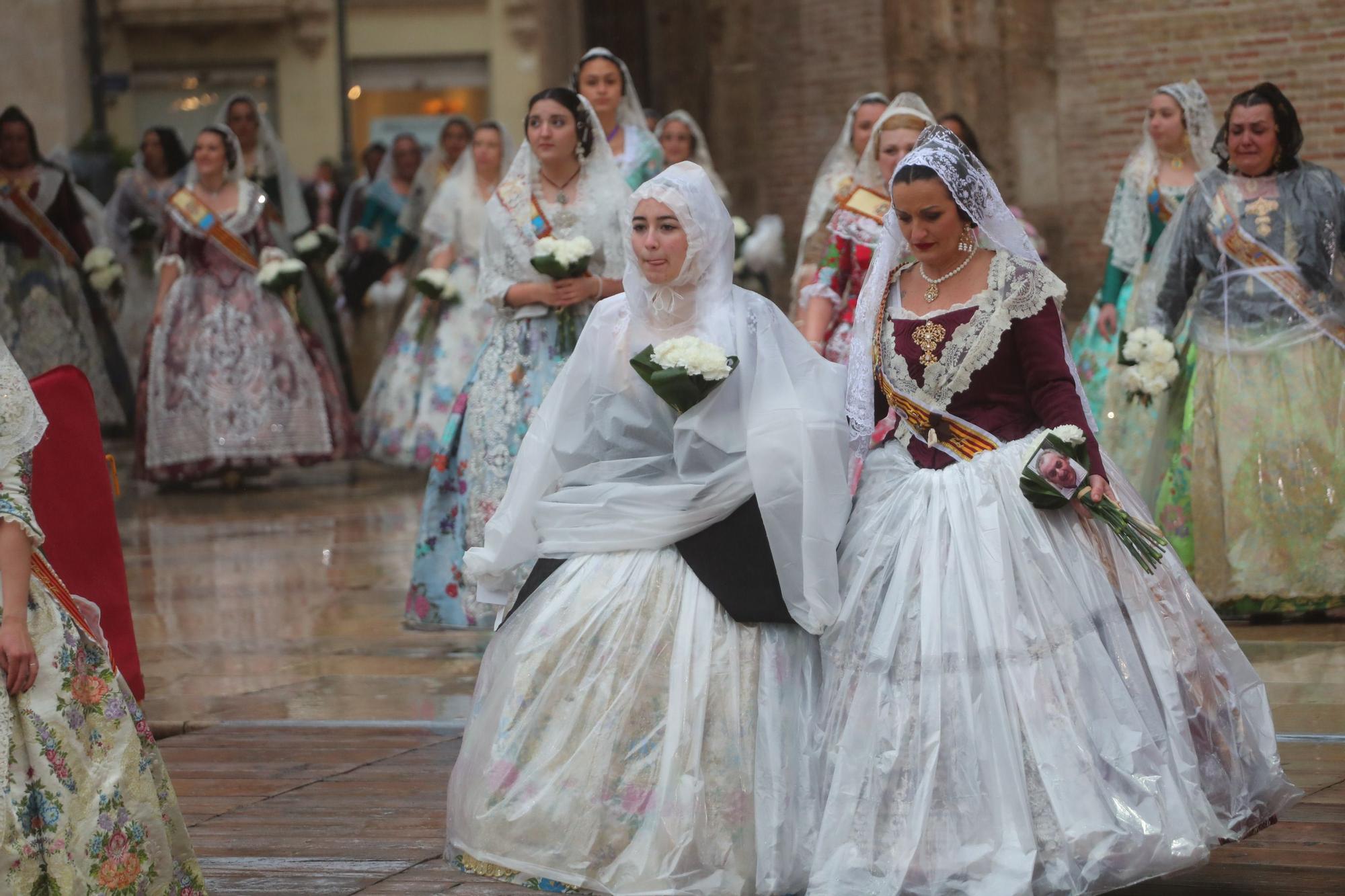 Búscate en el primer día de ofrenda por la calle de la Paz (entre las 18:00 a las 19:00 horas)