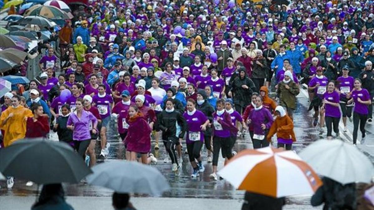 La Cursa de las Dones reúne cada año a miles de participantes en Barcelona.