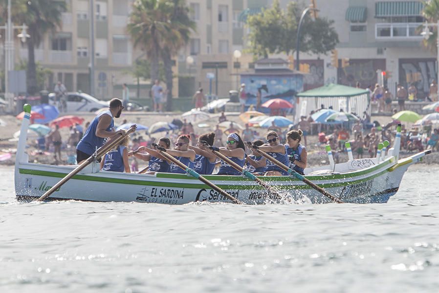 Espectaculares imágenes de la regata de ayer en Huelin. Fotos: J. A. Isla / AFP