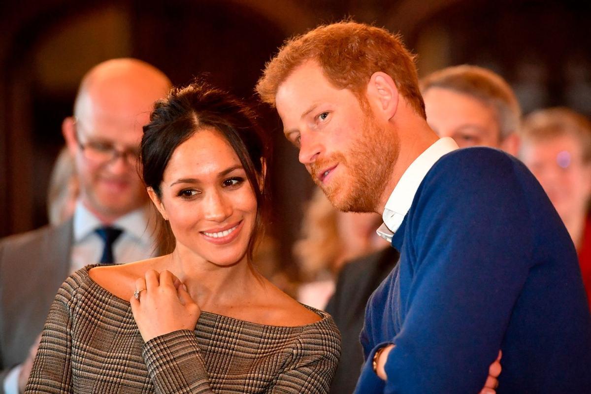 Meghan Markle y el príncipe Harry en su visita oficial a Gales