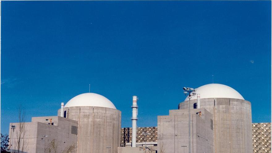 La prórroga llevaría a Almaraz a vivir hasta los 47 años, mientras más de un centenar de nucleares cierran pasados los 60