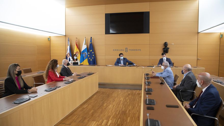 The Cabildo de Tenerife exposes the 190 million investment plan to the builders