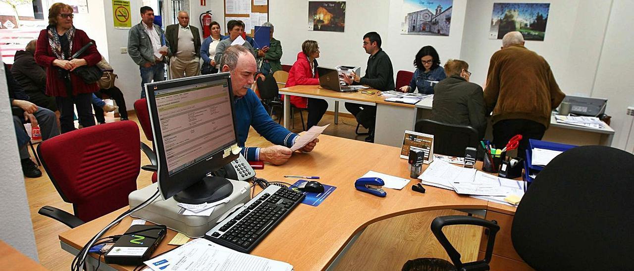 Dependencias del ORAL en el núcleo urbano de la capital de Tabeirós. |  // BERNABÉ