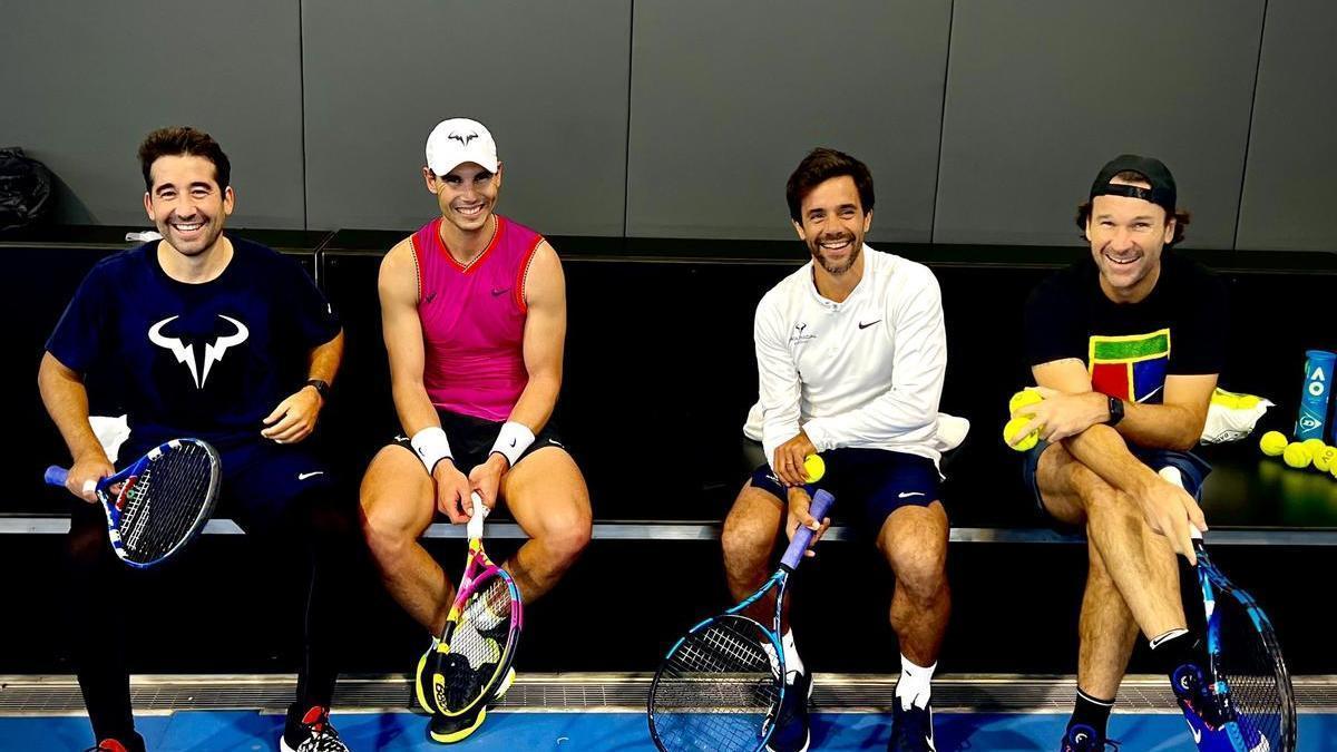 Rafa Nadal, junto a su cuerpo técnico.