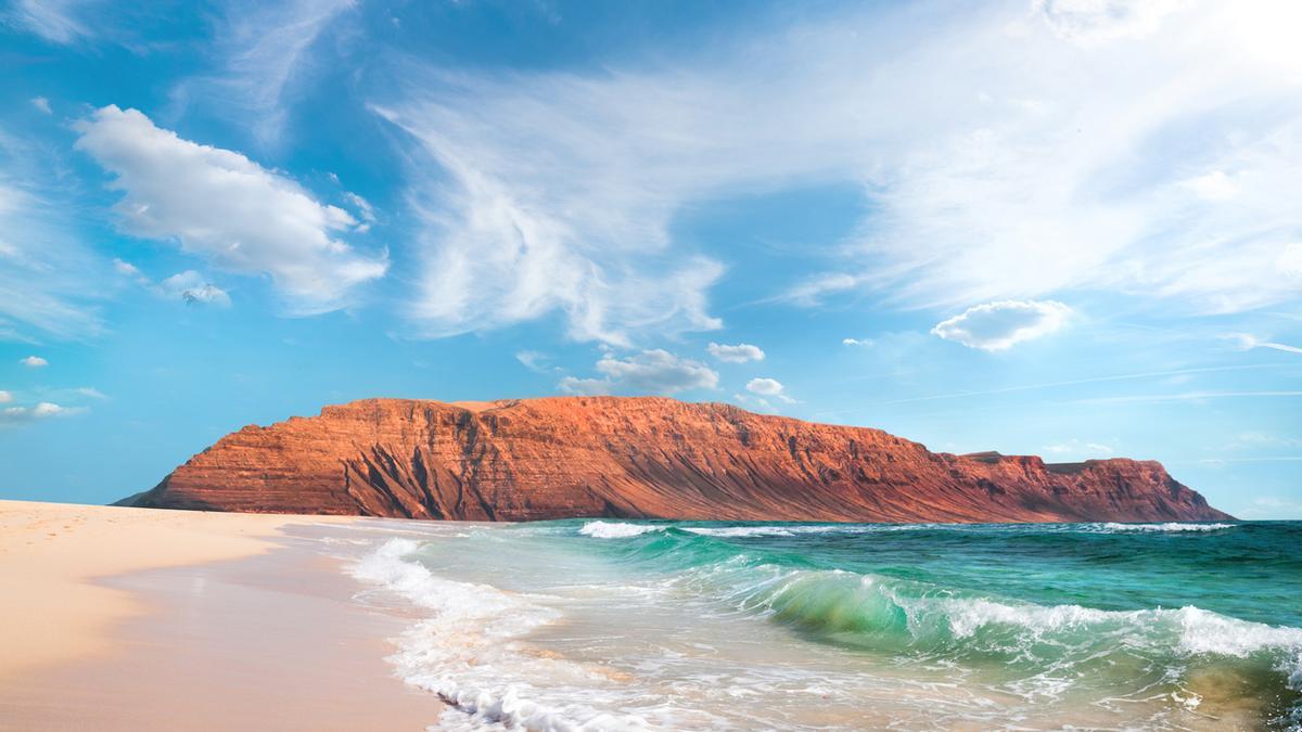 Las playas exóticas de Lanzarote y La Graciosa: paraísos que debes visitar al menos una vez en la vida