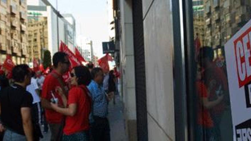 Multitudinaria manifestación contra la reforma laboral