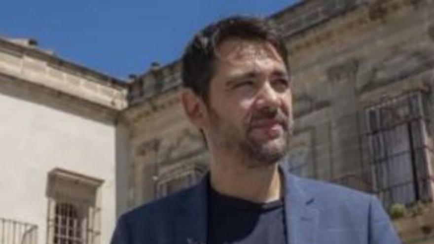 Corpas, con su novela. | ROMÁN RÍOS/EFE