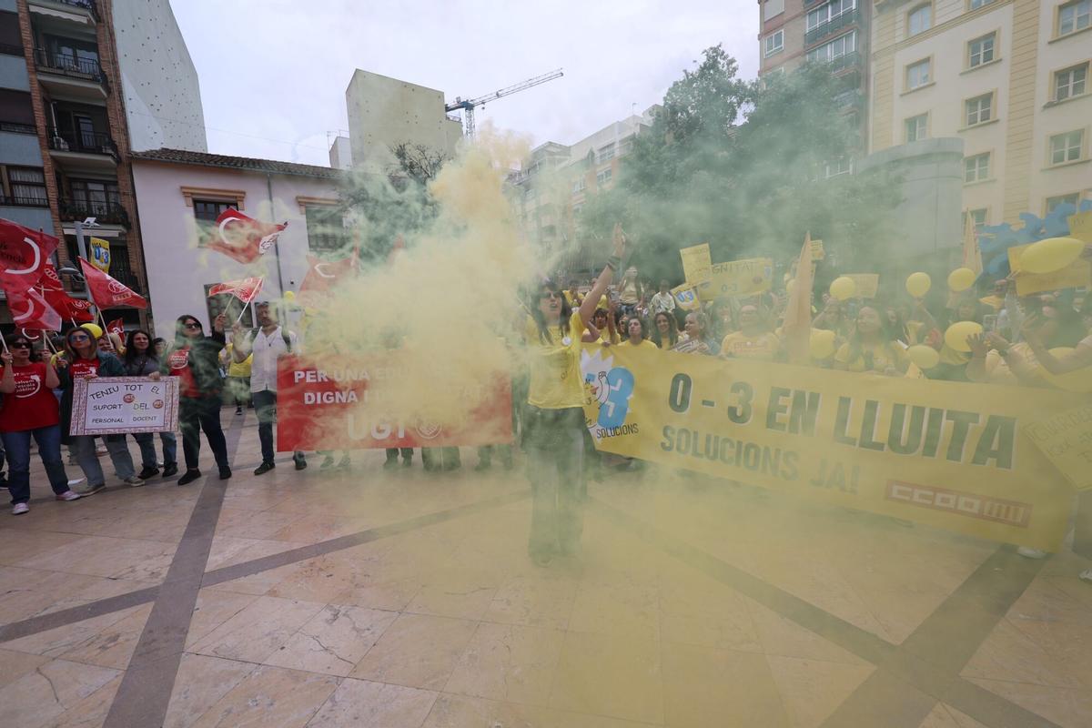 07/05/2026 | Plaza de las Aulas, Castellón | Concentración de trabajadoras de las escuelas infantiles durante la huelga educativa