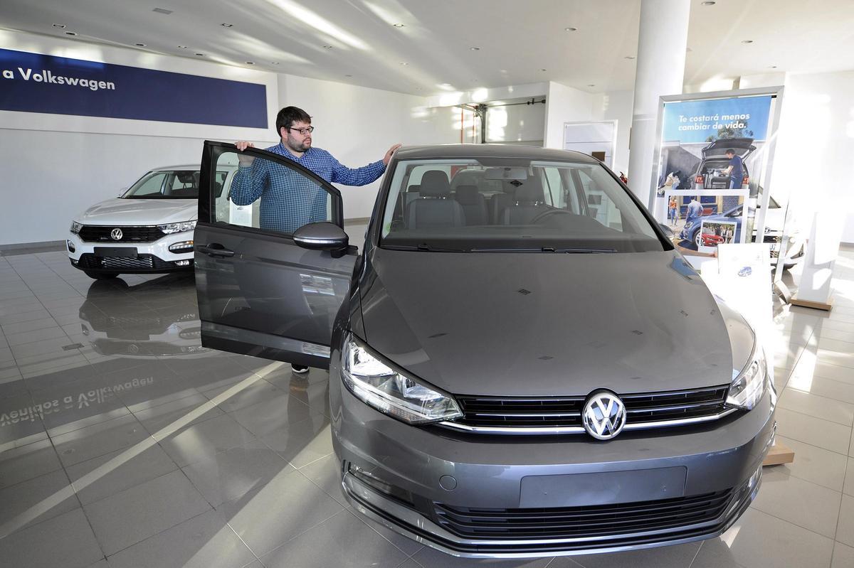 Un cliente, en un concesionario.