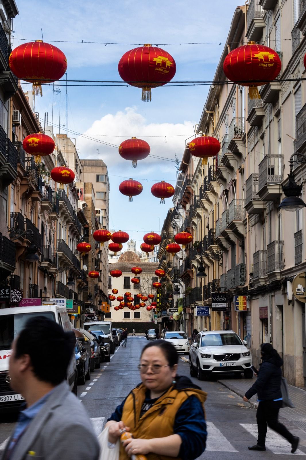 Así ha sido el montaje del nuevo año chino en el Chinatown de València