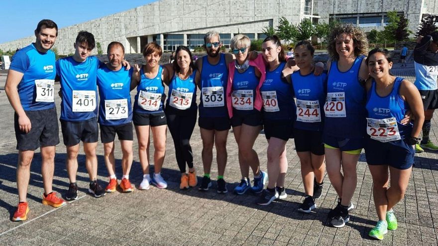 Equipo ETP que participó en la carrera “Camiño das letras” celebrada en Santiago.