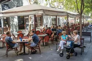 Barcelona aplaza la reforma de la ordenanza de terrazas y busca consenso entre restauradores y vecinos