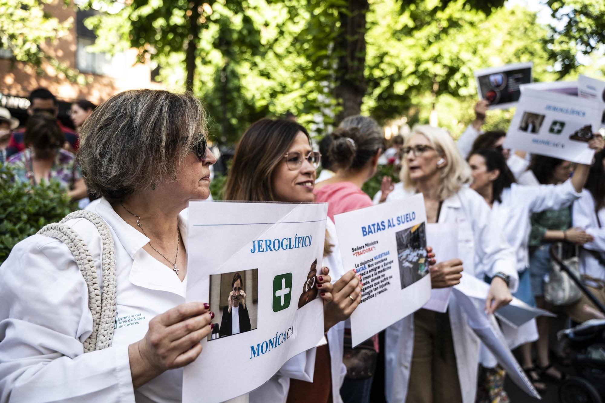 Las imágenes de la protesta de médicos en Cáceres
