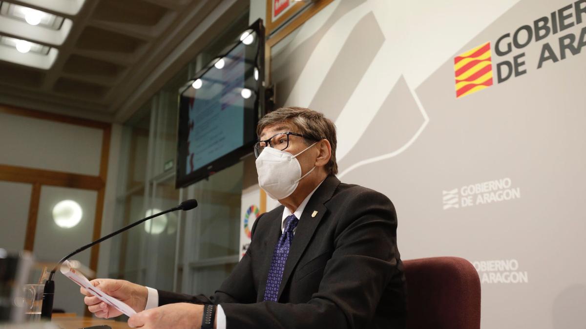 El vicepresidente y consejero de Industria del Gobierno de Aragón, Arturo Aliaga, ha presentado las ayudas a la hostelería.