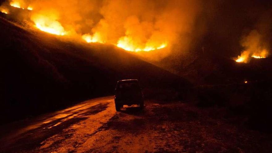 El incendio de Vilariño de Conso, en Ourense, el pasado 10 de diciembre.