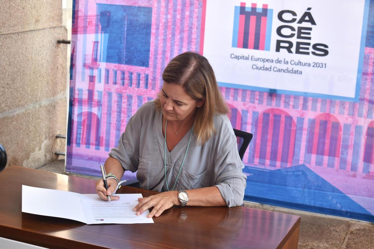 Galería | Extremadura cierra filas con Cáceres 2031
