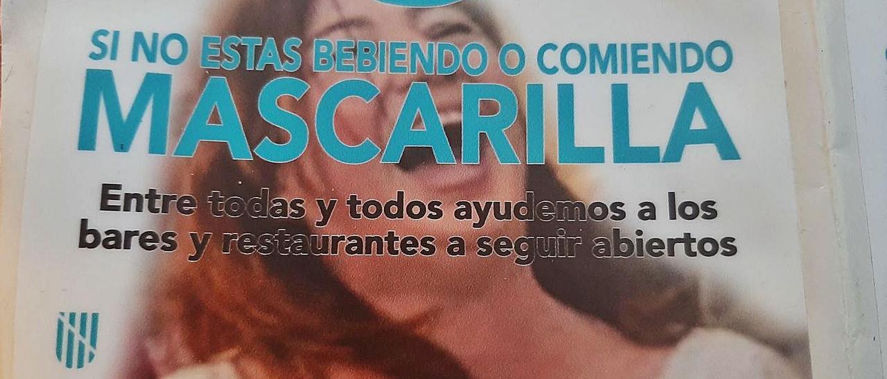 La pegatina de la discordia, con Armengol riendo sin mascarilla para recomendar su uso.