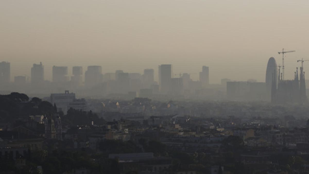 Visión de Barcelona un día de alta contaminación.