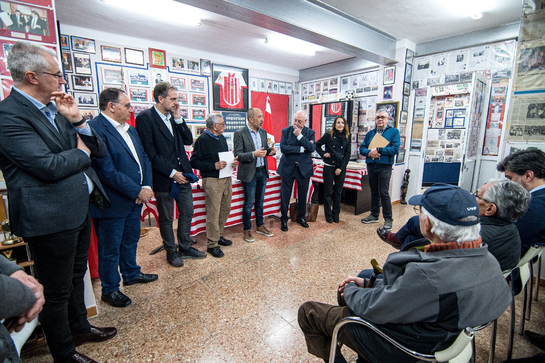 Presentació de les camisetes i banderes històriques del CE Manresa