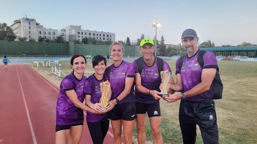 Paco Ruiz se adjudica el récord de España de 110 vallas master