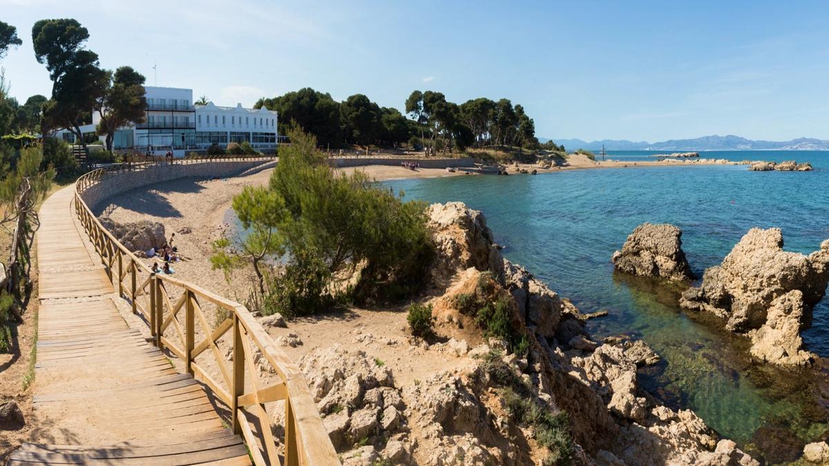 La platja del Portitxol, a l'Escala.