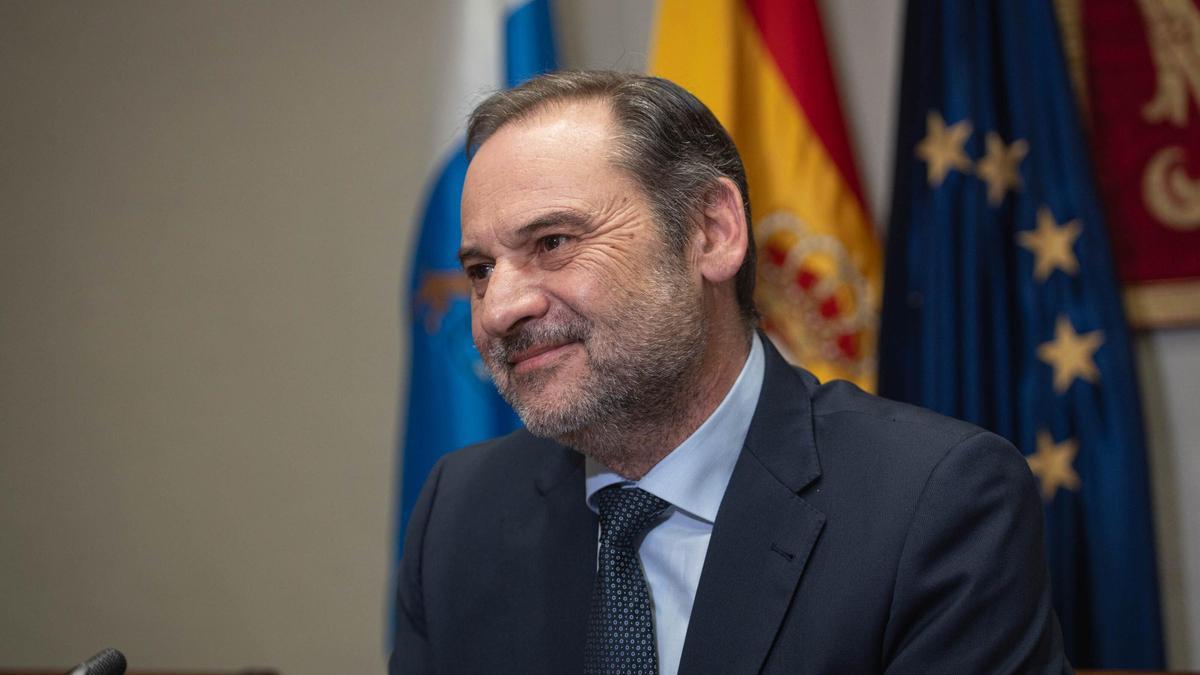 Ábalos comparece en la comisión de investigación