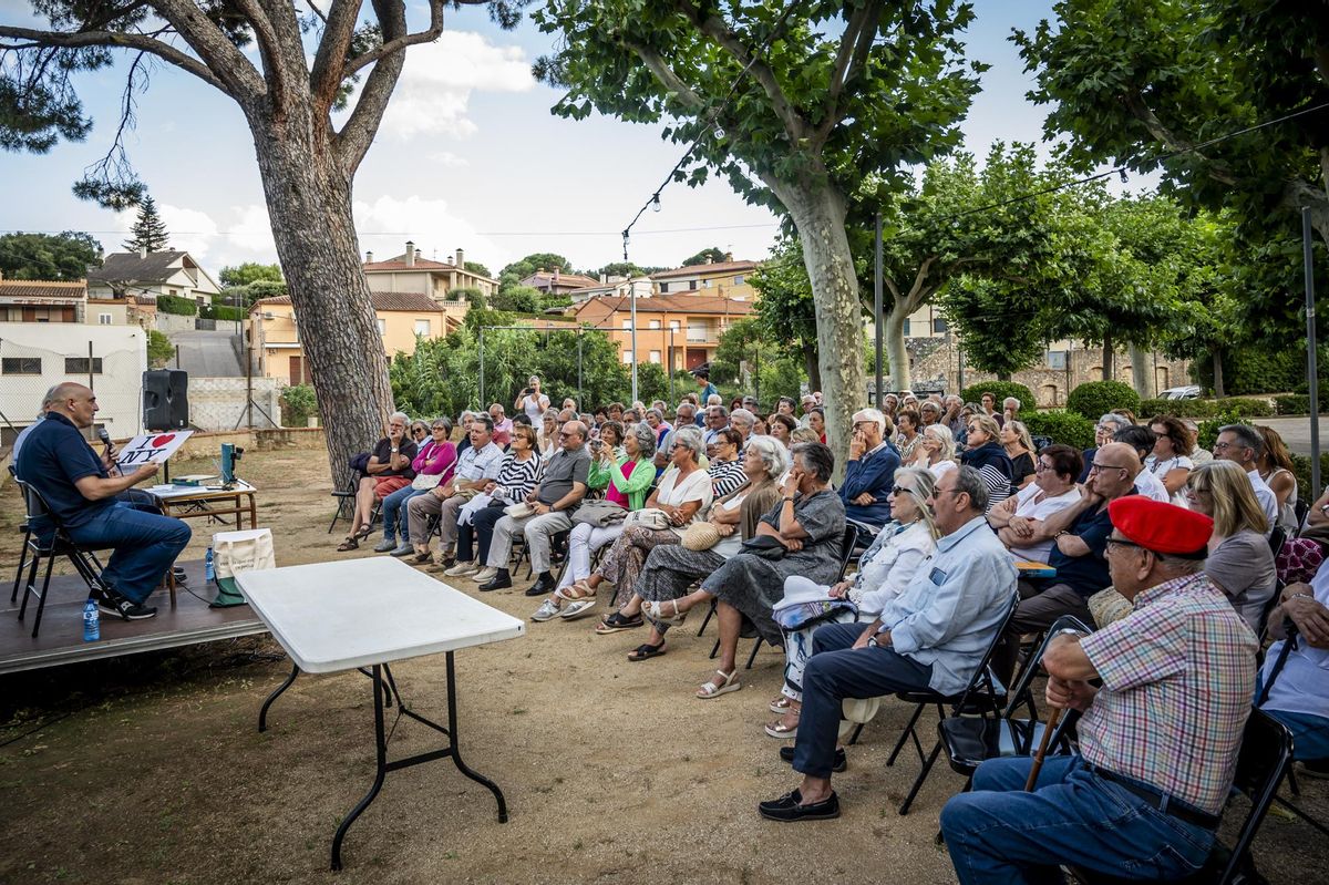 Un moment de la presentació del llibre al cicle Punt de Lectura d'Agullana.