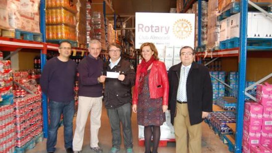 El Rotary Club de Almoradí dona 1.000 litros de leche