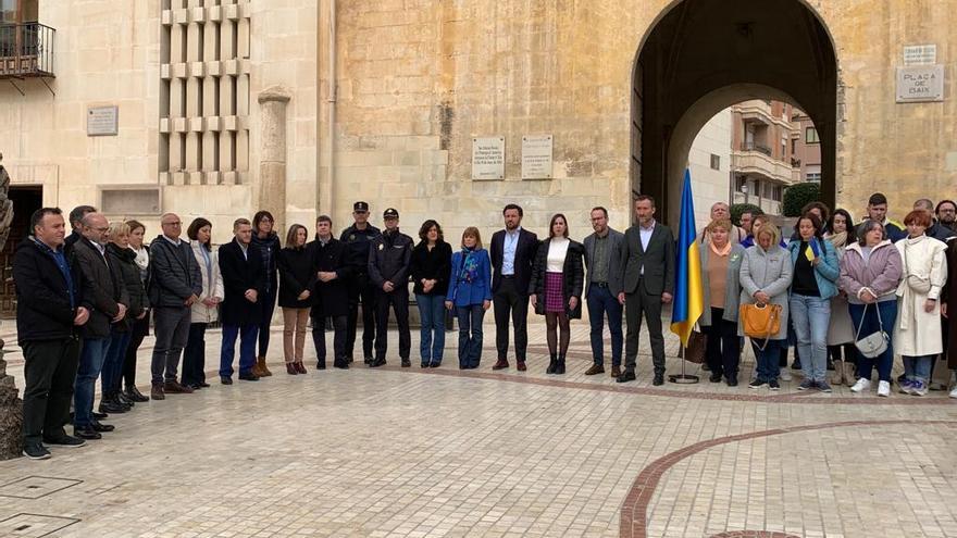 Un año de la guerra en Ucrania: Elche dedica cinco minutos de silencio por las víctimas